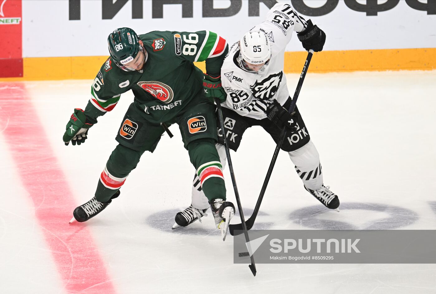 Russia Ice Hockey Kontinental League Ak Bars - Traktor