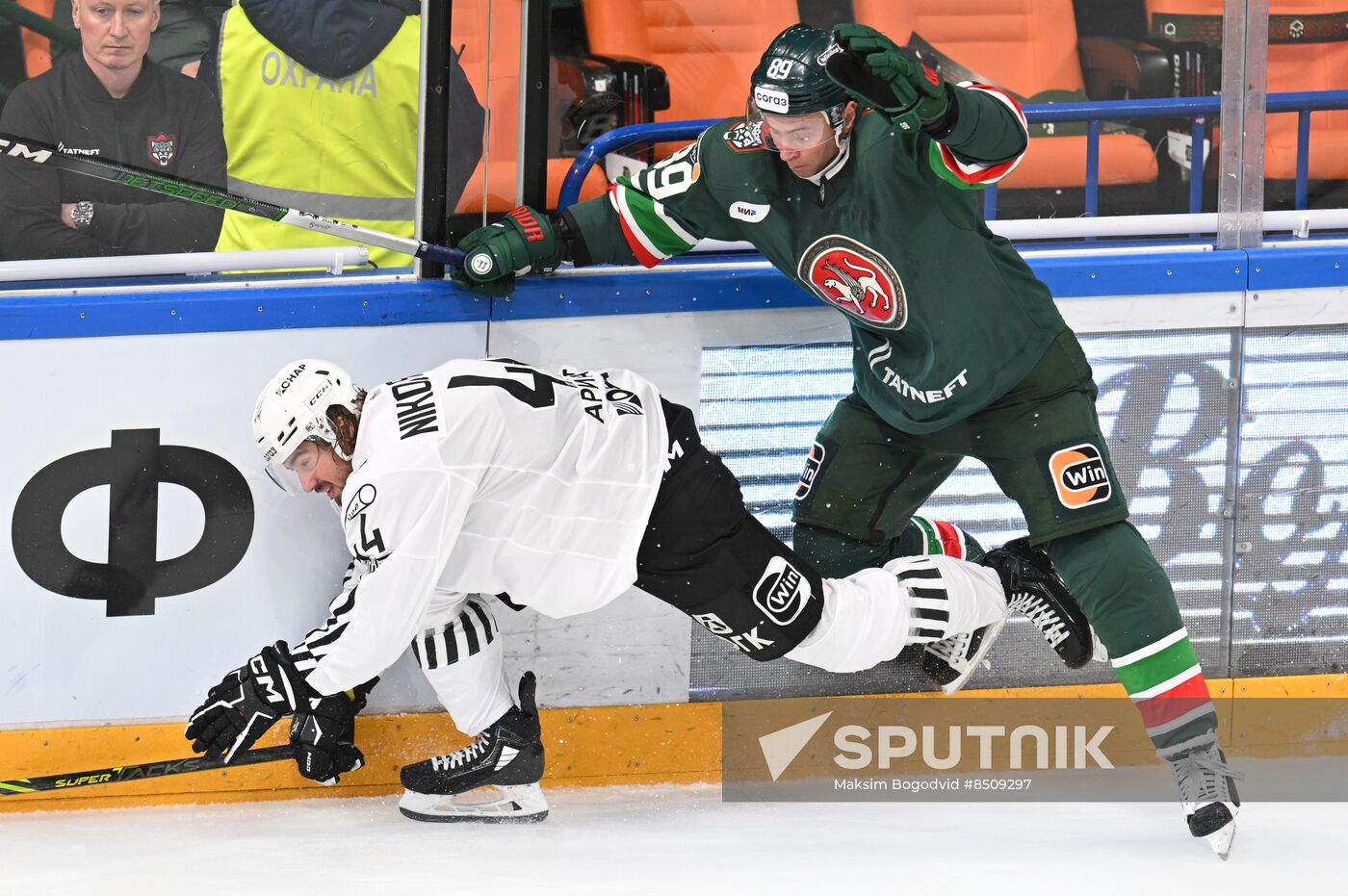 Russia Ice Hockey Kontinental League Ak Bars - Traktor