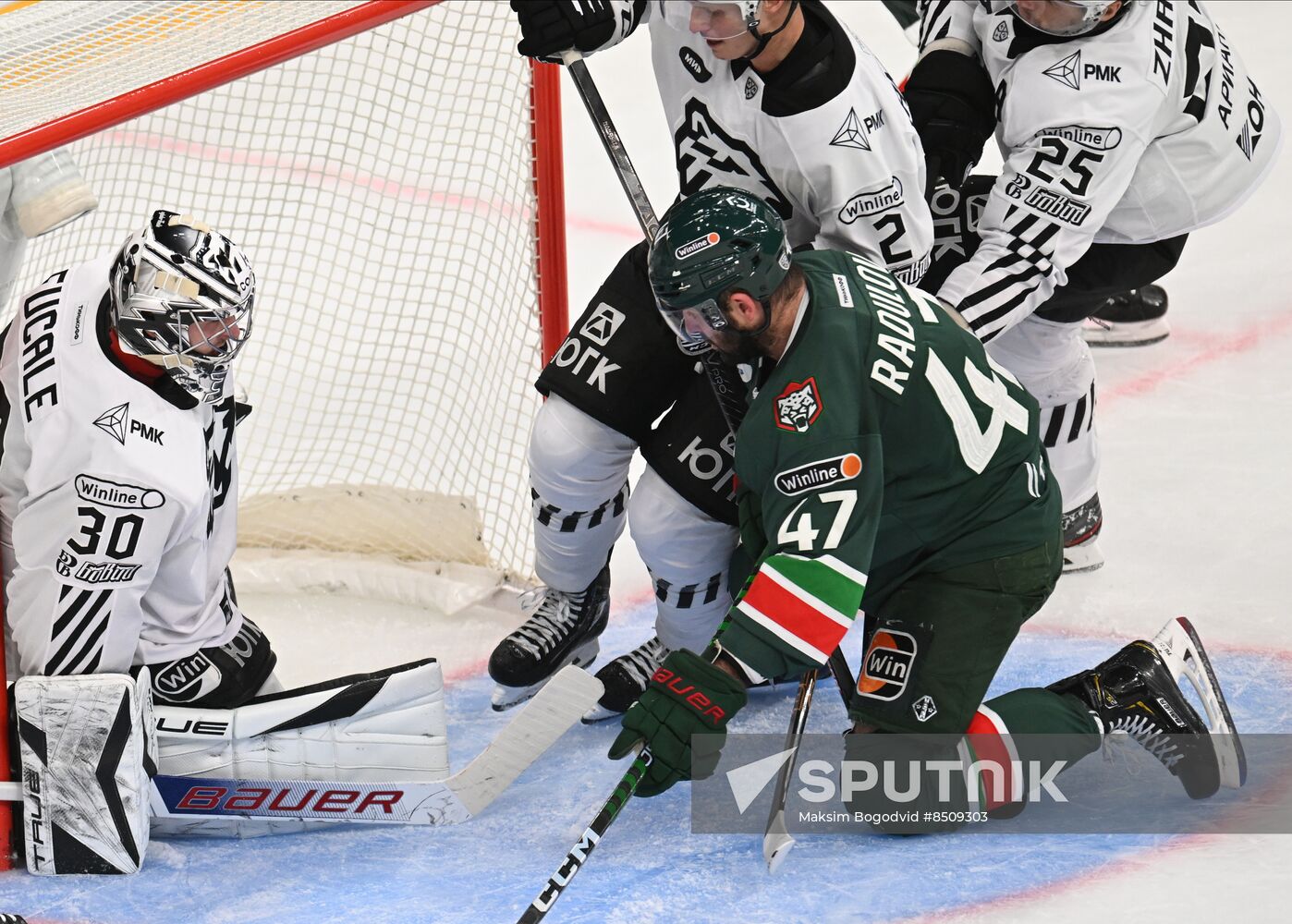 Russia Ice Hockey Kontinental League Ak Bars - Traktor