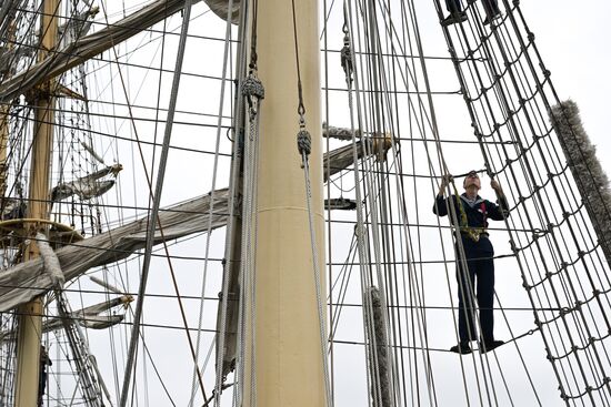 Russia EEF Sails Parade