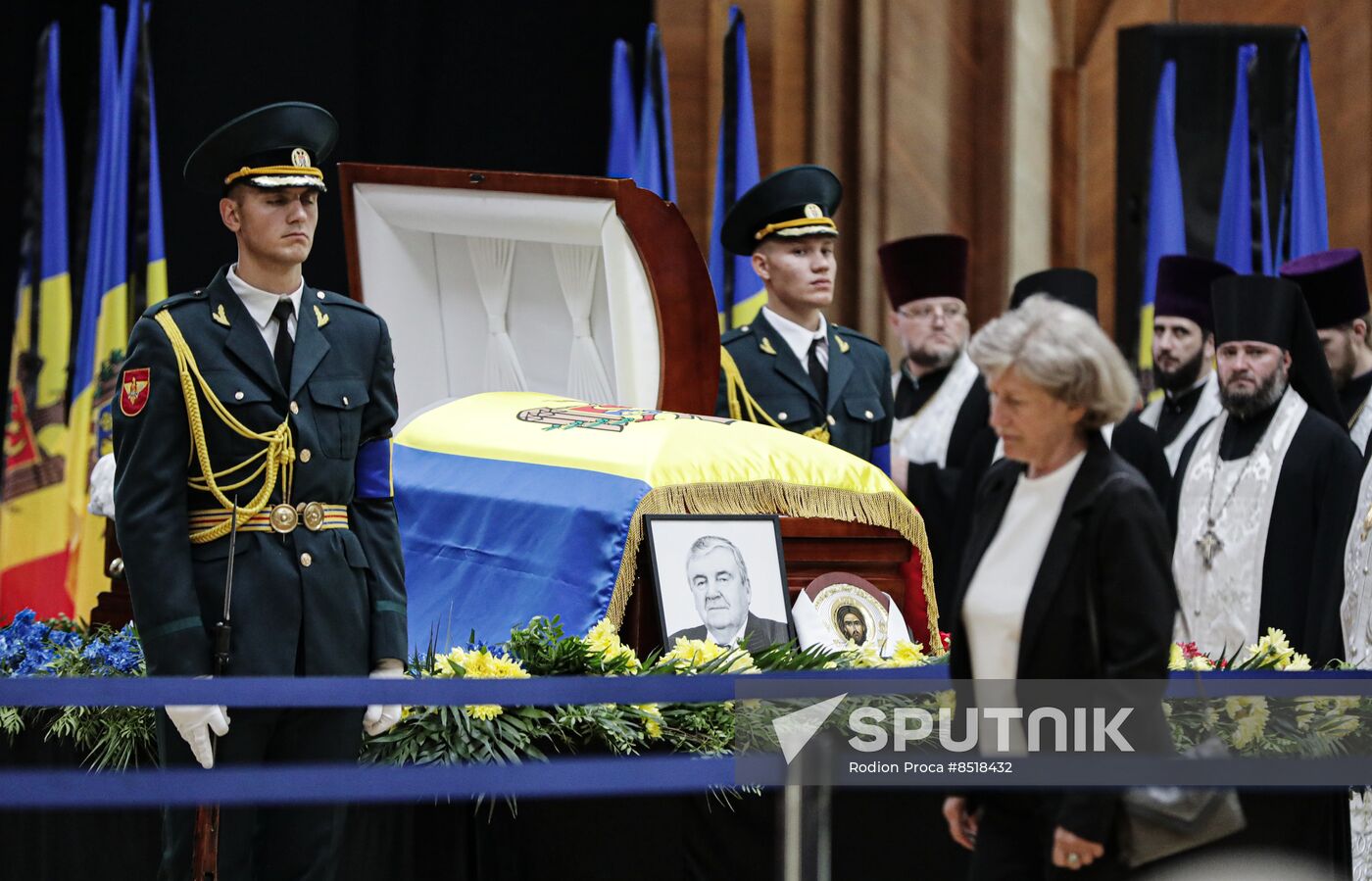 Moldova First President Snegur Death