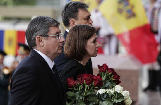 Moldova First President Snegur Death