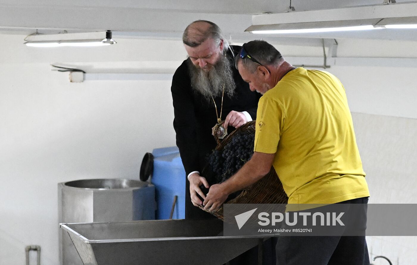 Russia LPR Agriculture Harvesting