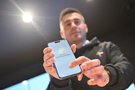 Russia Apple New iPhone