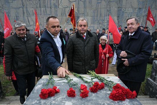 Russia Regions Constitutional Crisis Anniversary