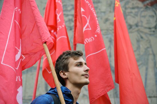 Russia Regions Constitutional Crisis Anniversary