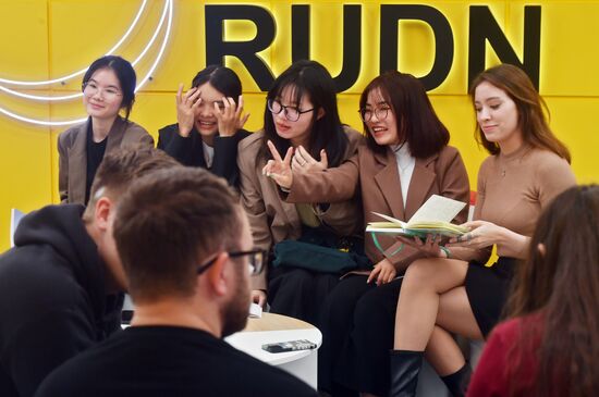 Russia Vietnam Education Students