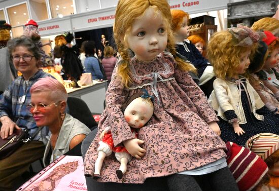 Russia Designer Doll Salon
