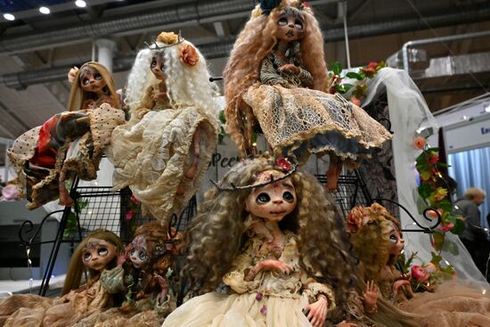 Russia Designer Doll Salon