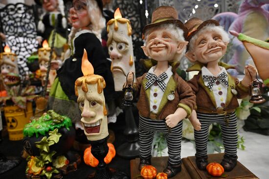 Russia Designer Doll Salon