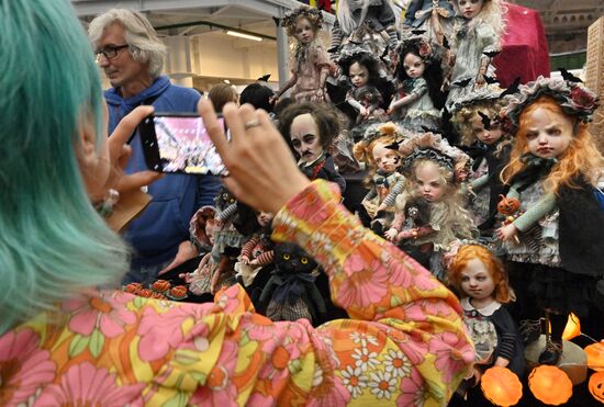 Russia Designer Doll Salon