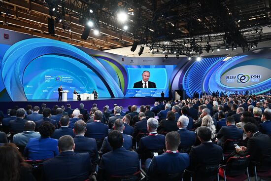 Russia Putin Energy Week Forum