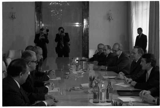 Members of League of Arab States visit USSR