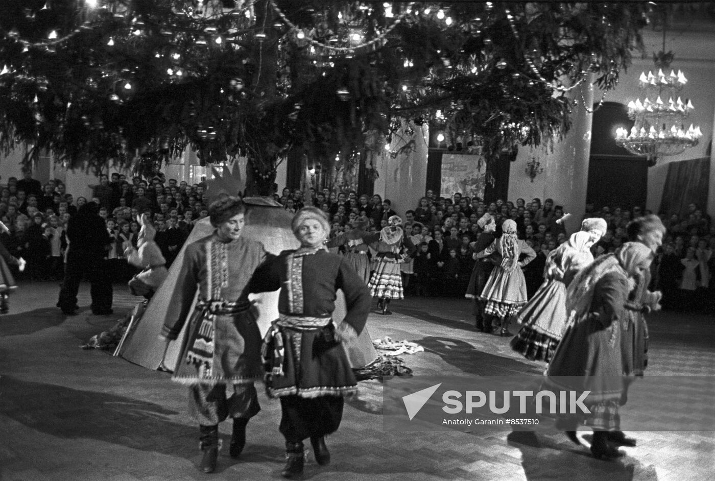 New Year holiday event in Pillar Hall of House of Unions