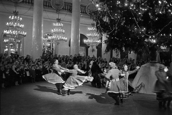 New Year holiday event in Pillar Hall of House of Unions