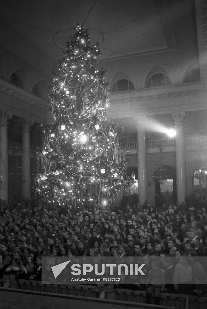 New Year holiday event in Pillar Hall of House of Unions