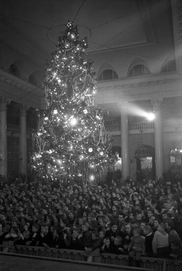 New Year holiday event in Pillar Hall of House of Unions