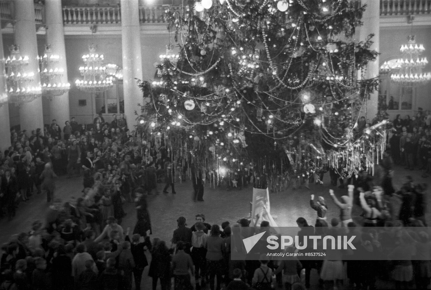 New Year holiday event in Pillar Hall of House of Unions