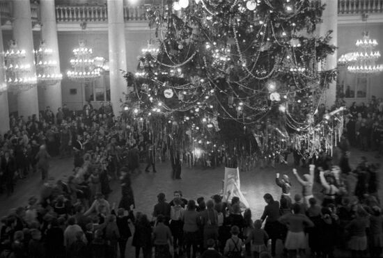 New Year holiday event in Pillar Hall of House of Unions
