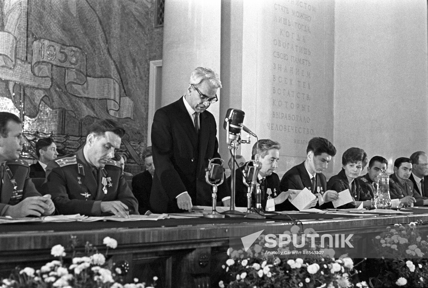 News conference on Voskhod 1 space mission at Moscow State University