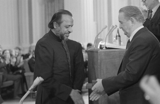 Presentation of USSR State Prize 1986