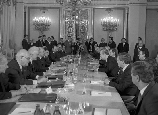 Syrian delegation visits USSR