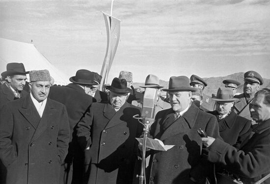 Nikita Khrushchev and Nikolai Bulganin visit Afghanistan during their Asia trip (India, Afghanistan and Burma)
