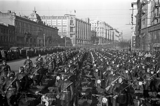 Military parade in Moscow marks October Revolution anniversary