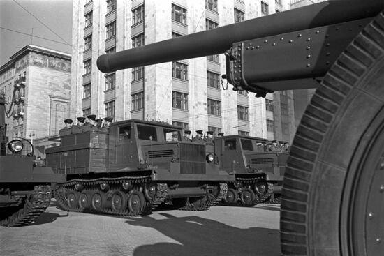 Military parade in Moscow to mark anniversary of Great October Socialist Revolution
