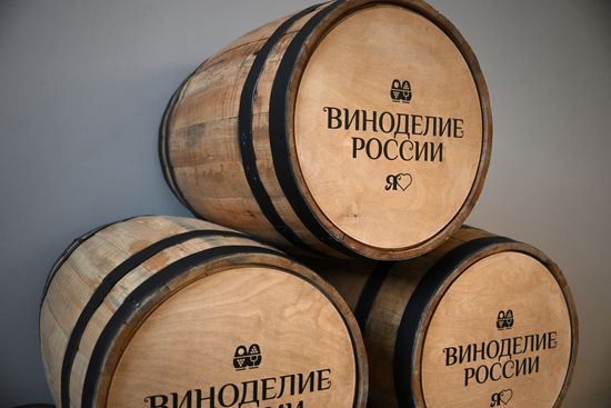 The International RUSSIA EXPO forum and exhibition. The farm products and wines fair at pavilion no.48, Wine Fair. Location: Russia, Moscow. Author: Ramil Sitdikov/Sputnik. International RUSSIA EXPO forum and exhibition. Farm products and wines fair