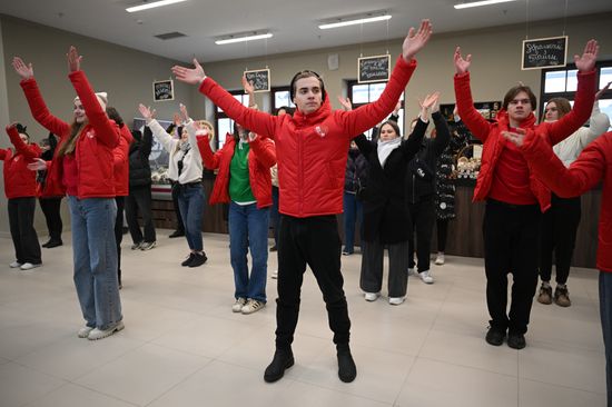 The International RUSSIA EXPO forum and exhibition. The farm products and wines fair at pavilion no.48, Wine Fair. A flashmob at the fair opening. Location: Russia, Moscow. Author: Ramil Sitdikov/Sputnik. International RUSSIA EXPO forum and exhibition. Farm products and wines fair