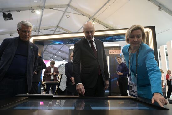 Ceremony to open Ministry of Finance exhibition stand