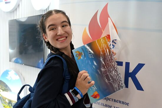 International RUSSIA EXPO Forum and Exhibition.
A participant in the exhibition at Pavilion No. 57, Russia Is my History multimedia historical park. Location: Russia, Moscow. Author: Maksim Blinov/Sputnik. RUSSIA EXPO