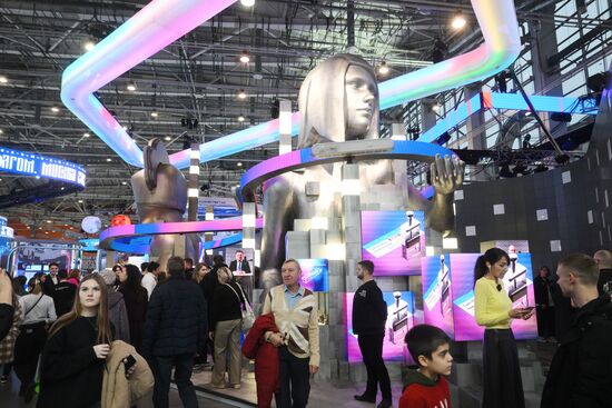 The International RUSSIA EXPO forum and exhibition. Visitors at the exhibition opening. Location: Russia, Moscow. Author: Ilya Pitalev/Sputnik. RUSSIA EXPO