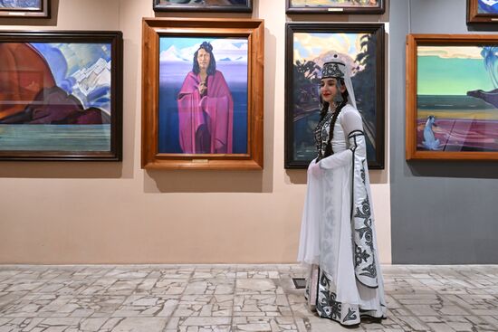 International RUSSIA EXPO Forum and Exhibition.
A representative of Karachayevo-Circassia wearing traditional dress at the Russia: Closer to the East exhibition at Pavilion No. 13, Oriental Art Museum. Location: Russia, Moscow. Author: Sergey Pyatakov/Sputnik. RUSSIA EXPO