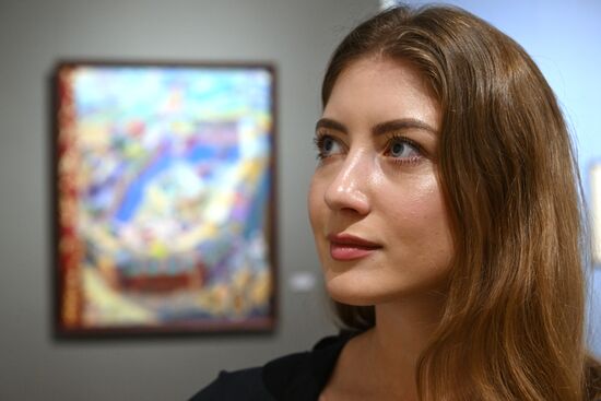 International RUSSIA EXPO Forum and Exhibition.
A young woman at the Russia: Closer to the East exhibition at Pavilion No. 13, Oriental Art Museum. Location: Russia, Moscow. Author: Sergey Pyatakov/Sputnik. RUSSIA EXPO