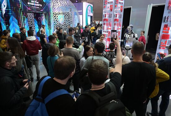 The International RUSSIA EXPO forum and exhibition. Participants at the exhibition opening. Location: Russia, Moscow. Author: Vladimir Astapkovich/Sputnik. RUSSIA EXPO