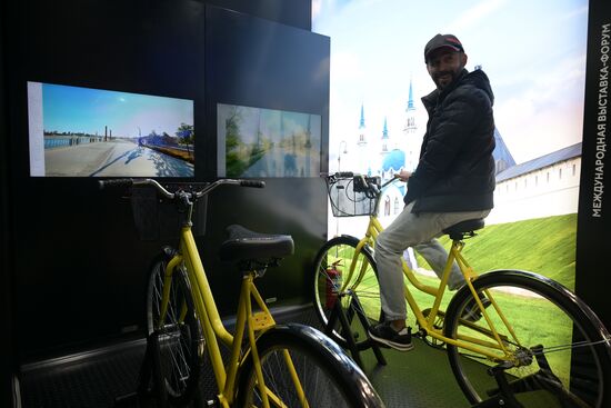 The International RUSSIA EXPO forum and exhibition. A participant at the exhibition opening. Location: Russia, Moscow. Author: Vladimir Astapkovich/Sputnik. RUSSIA EXPO
