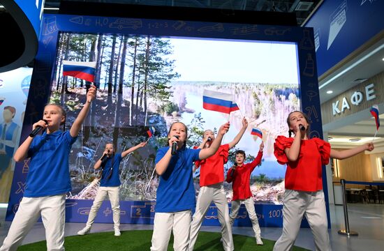 International RUSSIA EXPO Forum and Exhibition.
Participants in the exhibition at Pavilion No. 57, Russia Is my History multimedia historical park. Location: Russia, Moscow. Author: Maksim Blinov/Sputnik. RUSSIA EXPO