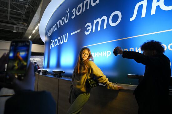 International RUSSIA EXPO Forum and Exhibition.
Participants in the exhibition at Pavilion No. 57, Russia Is my History multimedia historical park. Location: Russia, Moscow. Author: Maksim Blinov/Sputnik. RUSSIA EXPO