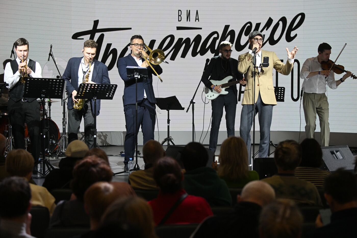 RUSSIA EXPO. Proletarian Tango band performs live