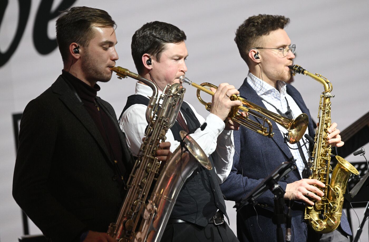 RUSSIA EXPO. Proletarian Tango band performs live