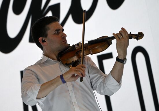 RUSSIA EXPO. Proletarian Tango band performs live