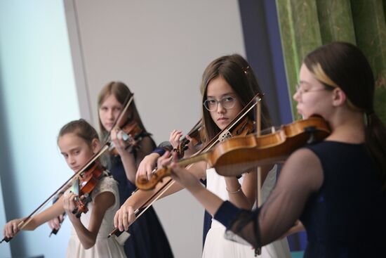 International RUSSIA EXPO forum and exhibition. Wind Rose international children's and youth arts competition