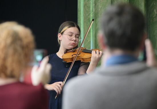 International RUSSIA EXPO forum and exhibition. Wind Rose international children's and youth arts competition