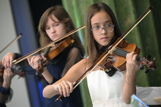 International RUSSIA EXPO forum and exhibition. Wind Rose international children's and youth arts competition