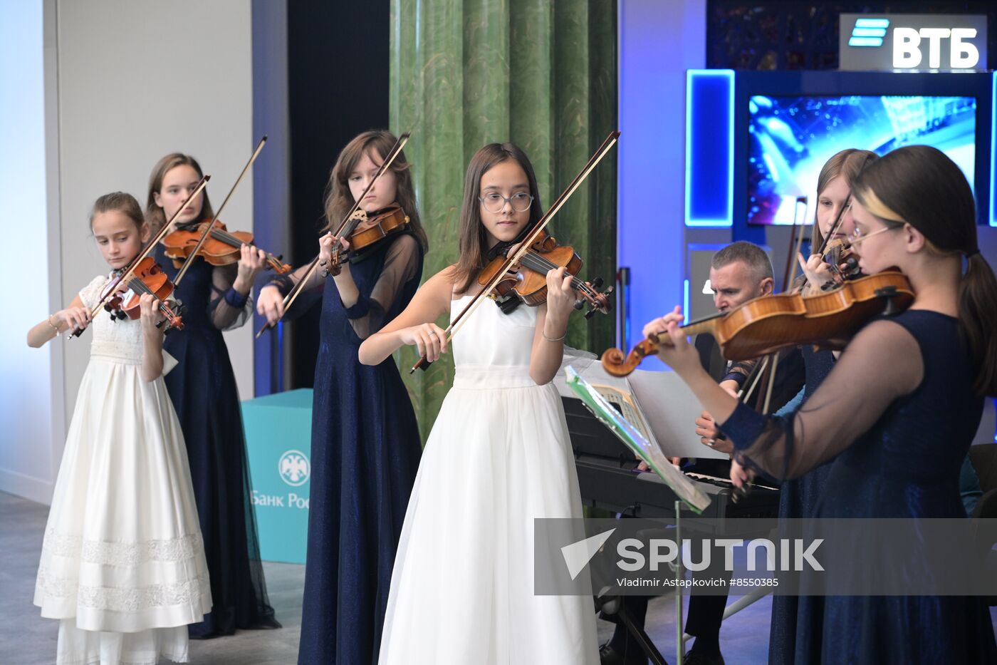 International RUSSIA EXPO forum and exhibition. Wind Rose international children's and youth arts competition