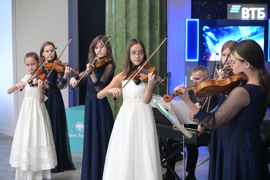 International RUSSIA EXPO forum and exhibition. Wind Rose international children's and youth arts competition