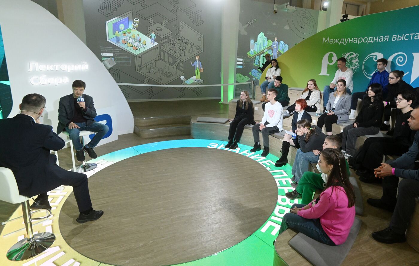 International RUSSIA EXPO forum and exhibition. Knowledge: Pioneers marathon. Knowledge: Society track