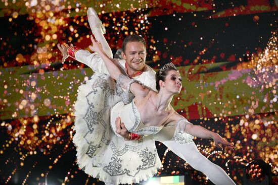 International RUSSIA EXPO forum and exhibition. Knowledge: Pioneers marathon. Knowledge Is Power track. Principal dancer of the Stanislavski and Nemirovich-Danchenko Moscow Academic Music Theater Alexei Lyubimov and ballet dancer of the Stanislavski and Nemirovich-Danchenko Moscow Academic Music Theater Darya Chugunova. Location: Russia, Moscow. Author: Ramil Sitdikov/Sputnik. International RUSSIA EXPO forum and exhibition. Knowledge: Pioneers marathon. Knowledge Is Power track